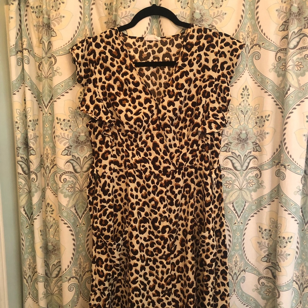 Beautiful leopard print dress with pockets